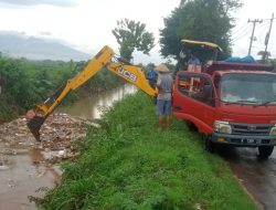 DPUTR Pati Bersihkan Sampah Sungai Hingga Mencapai Puluhan Truk