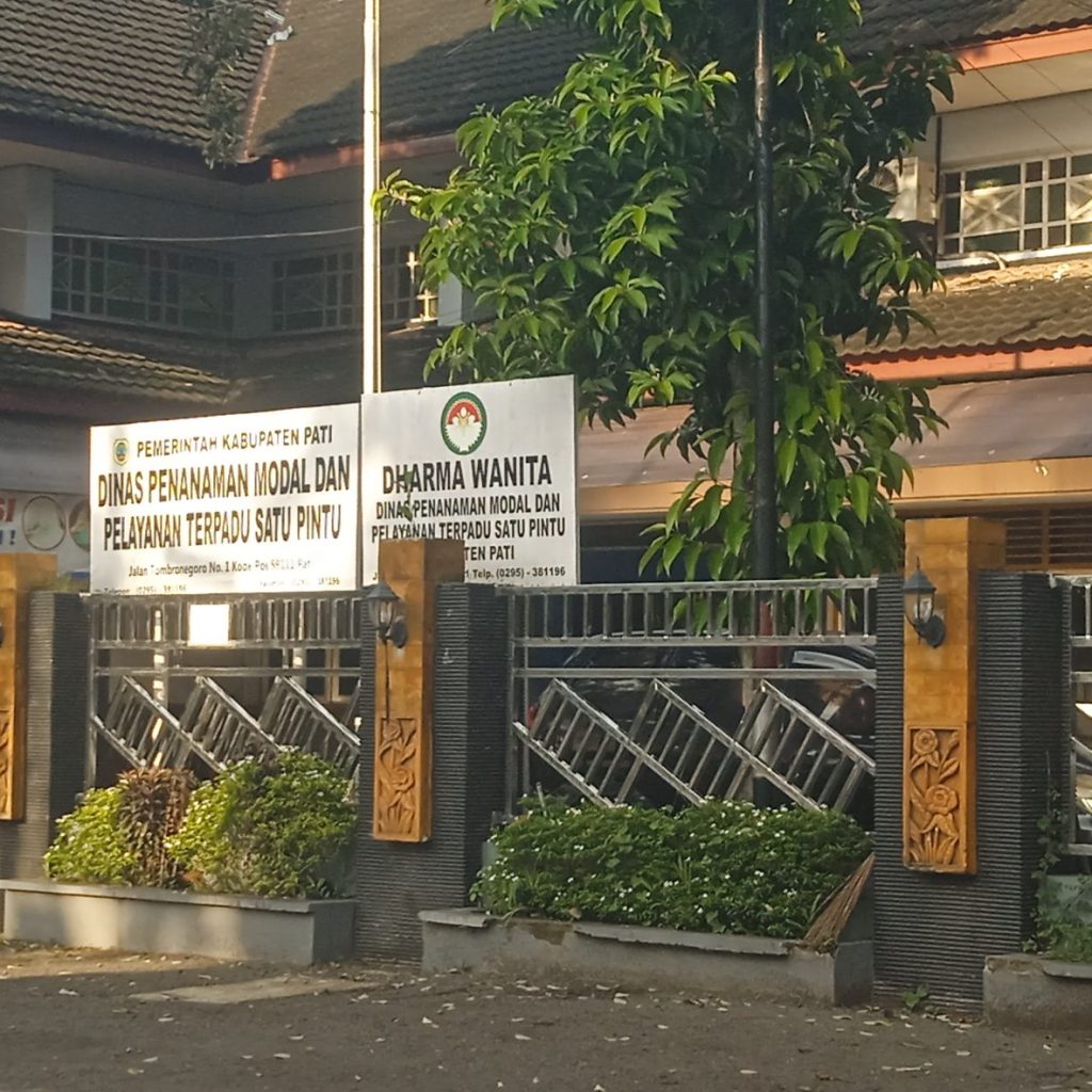 Bangunan Semi Permanen di Desa Sukoharjo Pati diduga Berdiri di Lahan Hijau