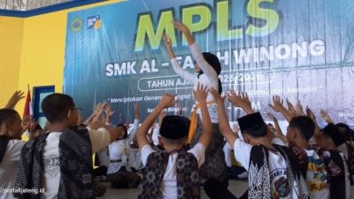 MPLS Siswa Baru Tahun Ajaran 2025-2026 SMK AL-Falah Winong Pati Diwarnai Pentas Senin