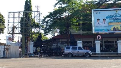 Sebagai Sarana Informasi, DPUTR Perbaiki Videotron Alun-alun Simpang Lima Pati