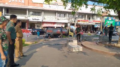 DLH Berkolaborasi Dengan Kodim 0718 Pati Melakukan Penyiraman Cairan Mikroba PA 63
