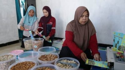 PT S2P – PLTU Cilacap Dorong UMKM Pesisir Naik Kelas Melalui Inovasi Olahan Hasil Laut