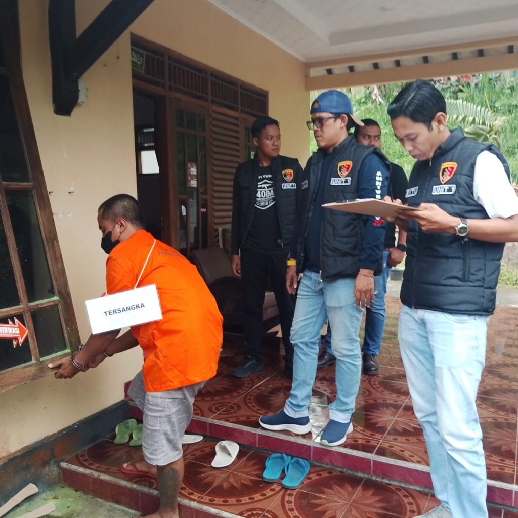 Polres Karanganyar Gelar Rekonstruksi Kasus Pencurian Dengan Kekerasan Pensiunan Guru