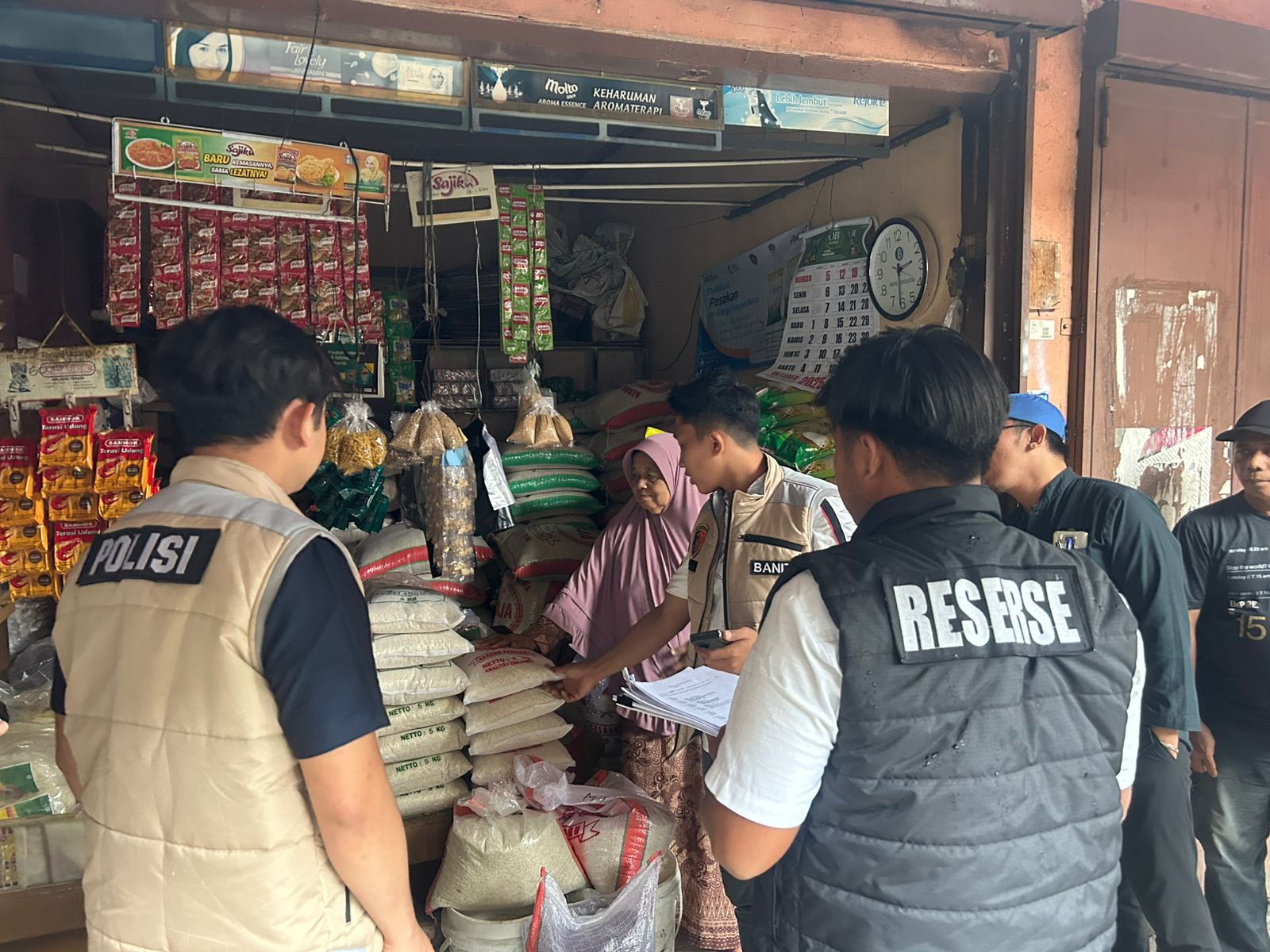 Satgas Pengendalian Harga Sidak Pasar Jungke Karanganyar, Pastikan Stok Beras Aman dan Harga Stabil