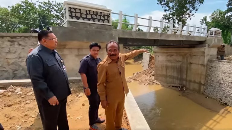 Komisi C DPRD Pati kunjungi jembatan ambrol di Pelemgede Pucakwangi