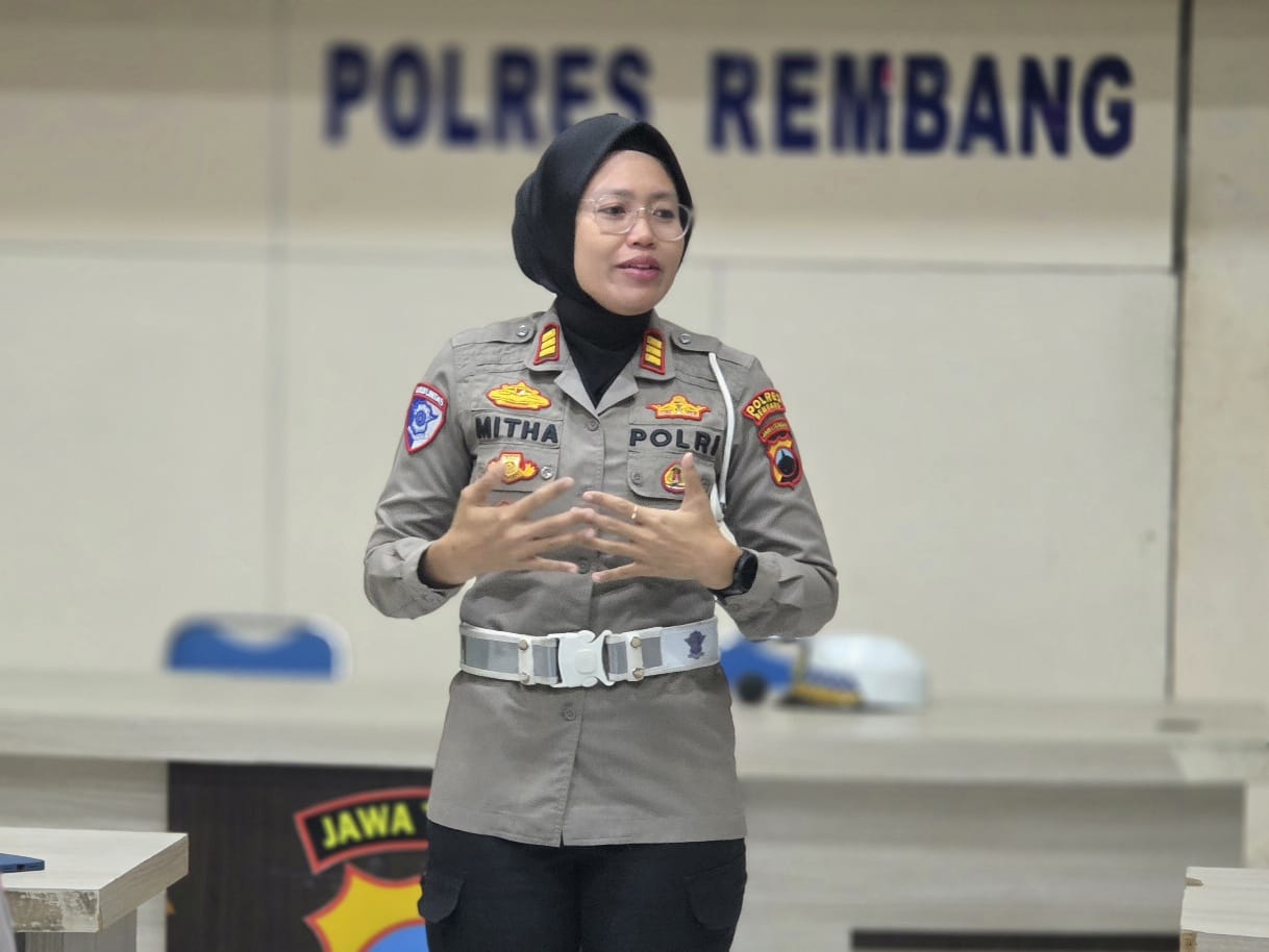 Kasat Lantas Polres Rembang, AKP Ryan Mitha P, S.Tr.K, S.I.K., mengadakan pertemuan dengan anggota Saka Bhayangkara Kwartir Cabang Rembang di Aula Satlantas Rembang