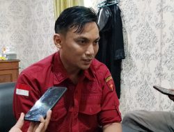 Kasi pidsus Kejari Karanganyar Hartanto berikan keterangan hasil sidang lanjutan tindak pidana korupsi masjid Agung Madaniyah di ruang kerjanya kepada wartawan