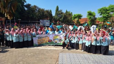Peringati WCD 2025, MTsN 1 Pati Berkolaborasi Bersama Nutrifood Giat Bersih Lingkungan