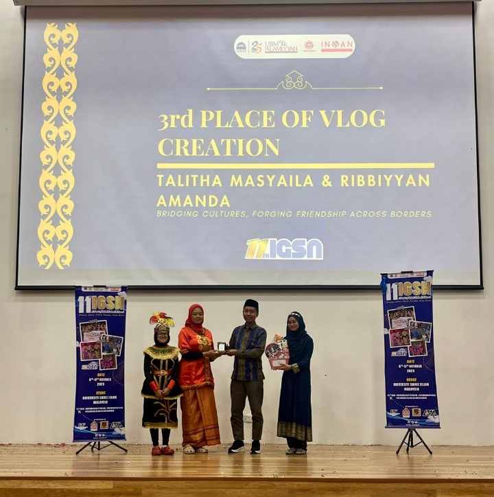 Dua Siswi MAN 2 Kudus Harumkan Nama Indonesia, Raih Juara Internasional Vlog Competition Islamic Global School Network (IGSN) 2025 di Malaysia