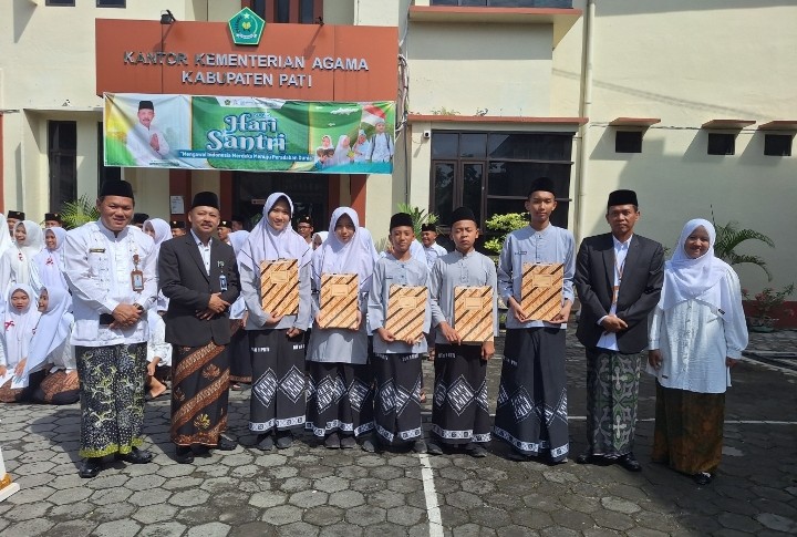 Khatmil Qur’an dan Tari Javen Meriahkan Hari Santri Nasional di MTsN 1 Pati