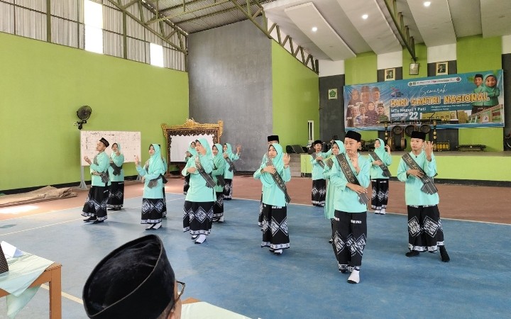 Khatmil Qur’an dan Tari Javen Meriahkan Hari Santri Nasional di MTsN 1 Pati