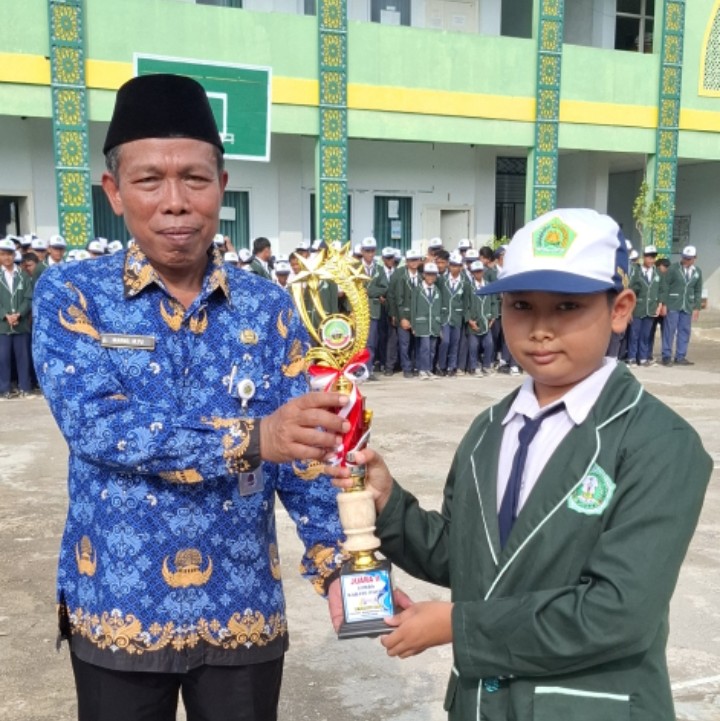 Gelar Upacara Sumpah Pemuda, MTsN Blora Dorong Siswa Terus Ukir Prestasi