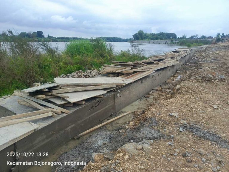 Proyek Miliaran di Bantaran Sungai: Potensi Pelanggaran Tata Kelola Anggaran di Bojonegoro