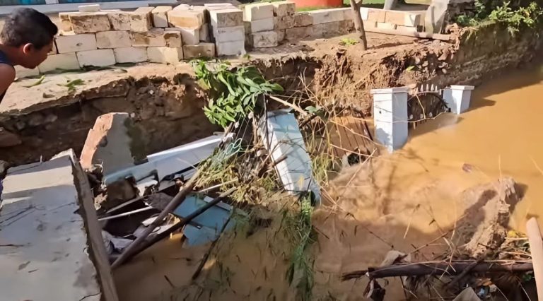 Foto: Tanggul Sungai Widodaren di Desa Ketitangwetan, Batangan, Pati, dilaporkan kembali ambrol.(Portalljateng/Hil)