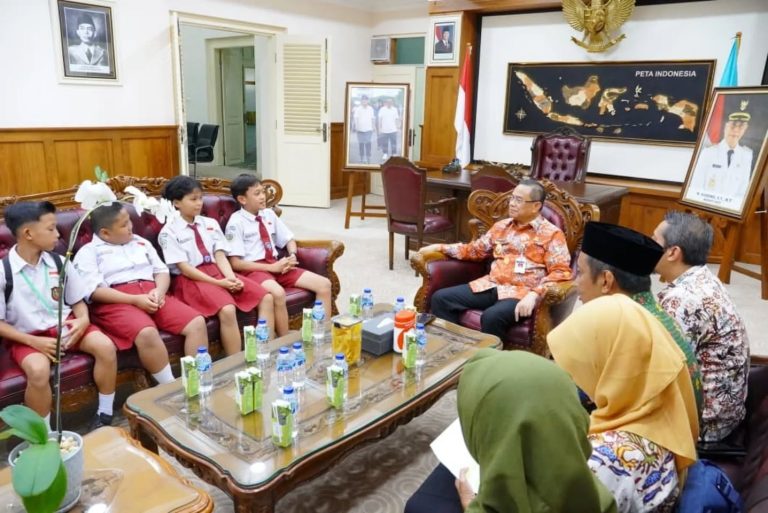 Bupati Sudewo Dukung Penuh 7 Siswa SD Berprestasi Pati Bawa Misi Harumkan Nama Bangsa