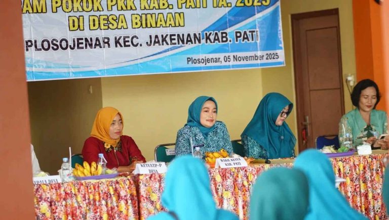 Foto: Ketua I Bidang Pembinaan Karakter dan Keluarga TP PKK, Dwi Risma Ardhi Chandra, melakukan kunjungan langsung untuk Monitoring dan Evaluasi (Monev).(Portalljateng/Hil)