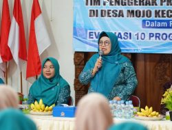 Foto: Ketua Tim Penggerak (TP) PKK Kabupaten Pati, Atik Kusdarwati Sudewo Motivasi Kader di Cluwak.(Portalljateng/Hil)