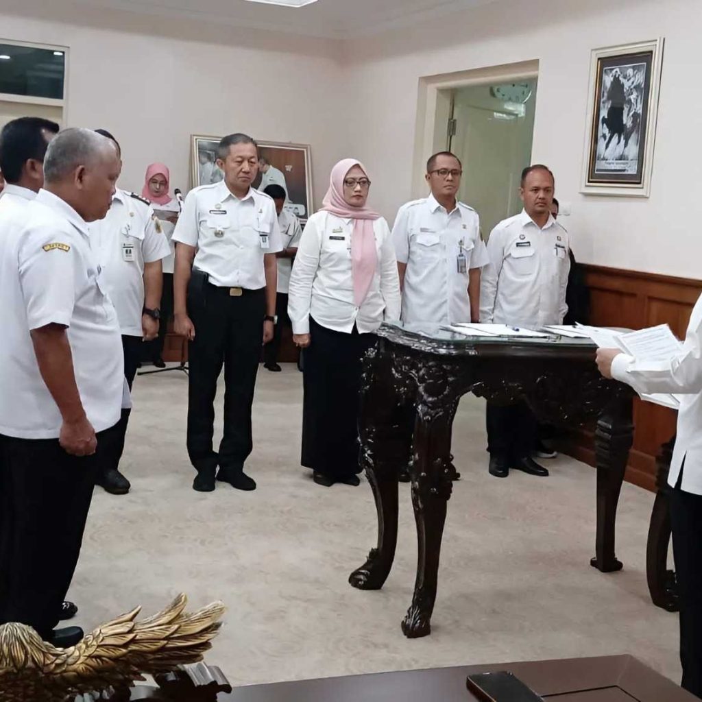 Foto: Bupati Pati Sudewo, lanti dan pengambilan sumpah jabatan kelima kepala dinas.(Portalljateng/Hil)