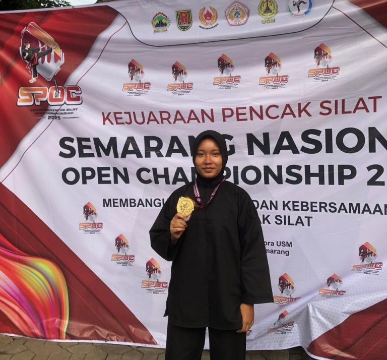 Foto : Syifa Nadya Fahma, siswi kelas 9D dari MTsN 3 Pati, berhasil menorehkan prestasi gemilang dengan meraih Juara I dalam kategori Laga Kelas H Putri Pra Remaja.(Portalljateng/MTsN 3 Pati)