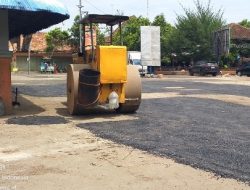 Foto: Perbaikan halaman depan Pasar Puri Baru Pati.(Portalljateng/Adm)