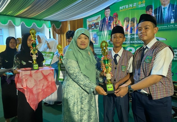 Dua Gelar Juara! Robotik MTsN 1 Pati Raih Prestasi Beruntun di IRC 2025 dengan Inovasi “Smart Coop”