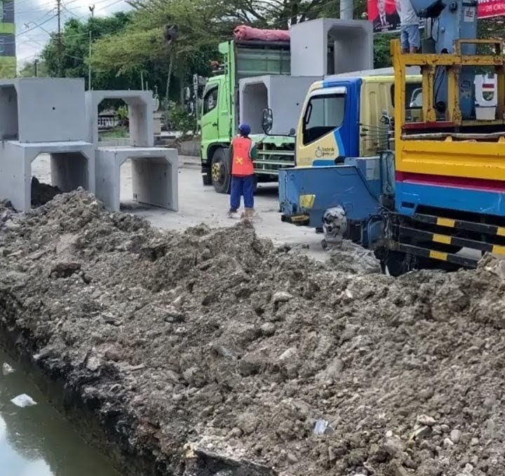 Cegah Banjir dan Percantik Kawasan, DPUTR Pati Pacu Pengerjaan Drainase dan Trotoar Kayen