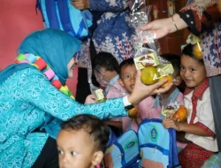 Nawal Yasin Ajak Anak PAUD Kendal Makan Telur: Senyum Penuh Gizi!