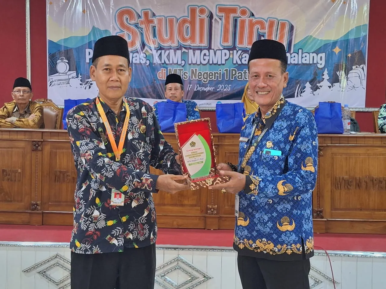 Foto: MTsN 1 Pati saat menerima kunjungan studi tiru dari tim pengawas, KKM, dan Penma Kankemenag Kabupaten Pemalang.(Portalljateng/MTsN 1 Pati)