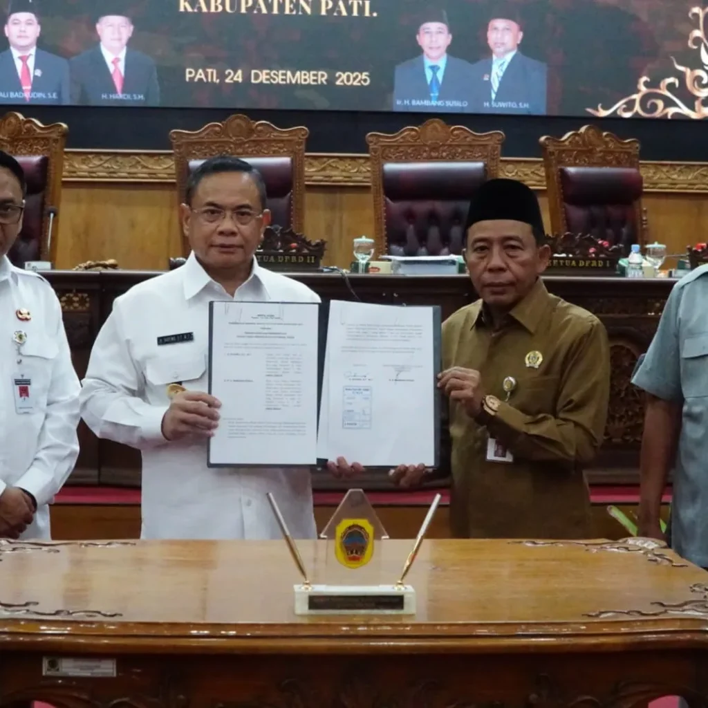 Foto: Bupati Pati Sudewo menghadiri Rapat Paripurna DPRD Kabupaten Pati yang digelar di Sekretariat DPRD Kabupaten Pati.(Portalljateng/Hms)