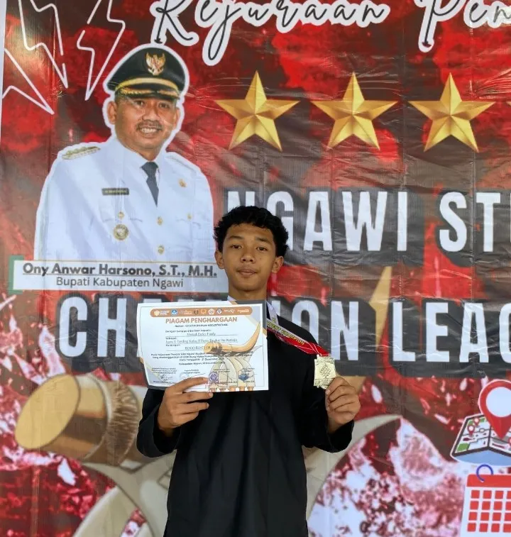 Foto: Ahmad Zacky Fuady, siswa kelas IX C MTsN 2 Pati, berhasil menyabet gelar Juara II dalam ajang bergengsi Ngawi Student Champion League Series 1 Tahun 2025.(Portalljateng/MTsN 2 Pati)