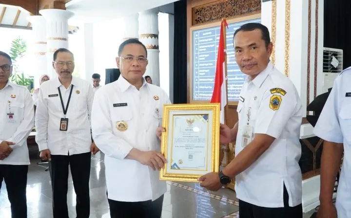Foto: Bupati Pati, Sudewo, menghadiri penyerahan Penghargaan Indeks Inovasi Daerah (IID) dan Innovative Government Award (IGA) Tahun 2025 yang digelar di Pendopo Kabupaten Pati.(Portalljateng/Hms)