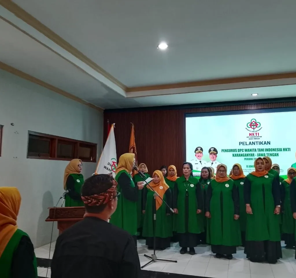 Foto: Ketua Wanita Tani HKTI Provinsi Jawa Tengah Dra. Amy Suratmi Kadiono, laksanakan pelantikan pengurus DPD Wanita Tani HKTI Kabupaten Karanganyar.(Portalljateng/Hds)