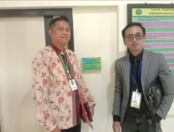 Foto: Pihak kuasa hukum pemohon dari Kantor Advokat Drajat Ari Wibowo & Rekan, yaitu Drajat Ari Wibowo, S.H, dan Ach Abdul.(Portalljateng/Adm)