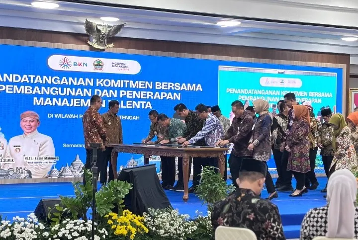 Foto: Bupati Pati, Sudewo, menghadiri penandatanganan Komitmen Pembangunan dan Penerapan Manajemen Talenta di Gedung Gradhika Bhakti Praja, Kompleks Gubernuran Provinsi Jawa Tengah.(Portalljateng/Hms)
