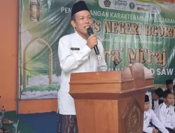 Foto: Kepala MTs Negeri Blora, Warno, dalam peringatan Isra Mikraj Nabi Muhammad saw.(Portalljateng/MTsN 1 Pati)