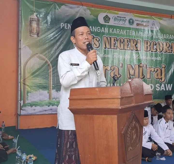 Foto: Kepala MTs Negeri Blora, Warno, dalam peringatan Isra Mikraj Nabi Muhammad saw.(Portalljateng/MTsN 1 Pati)