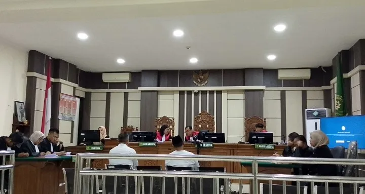 Foto: Suasana persidangan dugaan perkara pidana korupsi pembangunan masjid Agung Karanganyar di pengadilan Tinggi Tipikor Semarang.(Portalljateng/Hds)