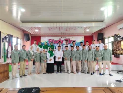 Foto: Kepala MTsN 1 Pati, Wahyu Hidayat bersama 13 orang pendidik dan tenaga kependidikan MTsN 3 Trenggalek.(Portalljateng/MTsN 1 Pati)