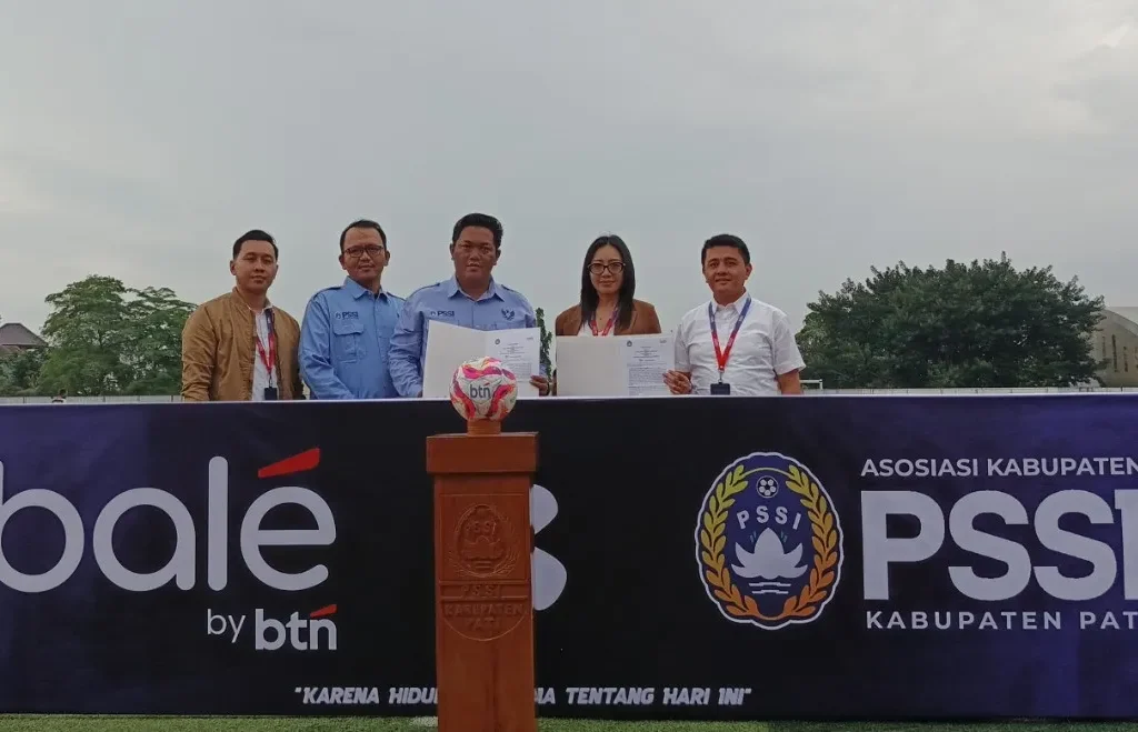 Foto: Asosiasi Kabupaten (Askab) PSSI Pati secara resmi menjalin kolaborasi strategis dengan Bank Tabungan Negara (BTN) Kantor Cabang Kudus.(Portalljateng/Adm)