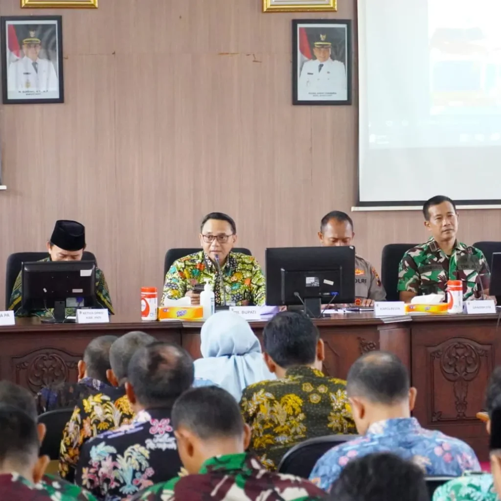 Foto: ‎Rapat yang dipimpin Plt. Bupati Pati Risma Ardhi Chandra tersebut dihadiri unsur TNI, Polri, serta perangkat daerah terkait. (Portalljateng/Hms)