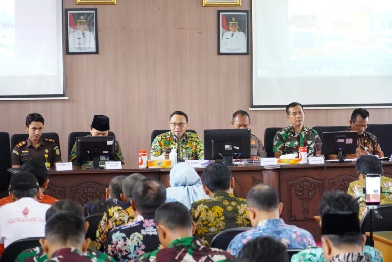 Foto: ‎Rapat yang dipimpin Plt. Bupati Pati Risma Ardhi Chandra tersebut dihadiri unsur TNI, Polri, serta perangkat daerah terkait. (Portalljateng/Hms)