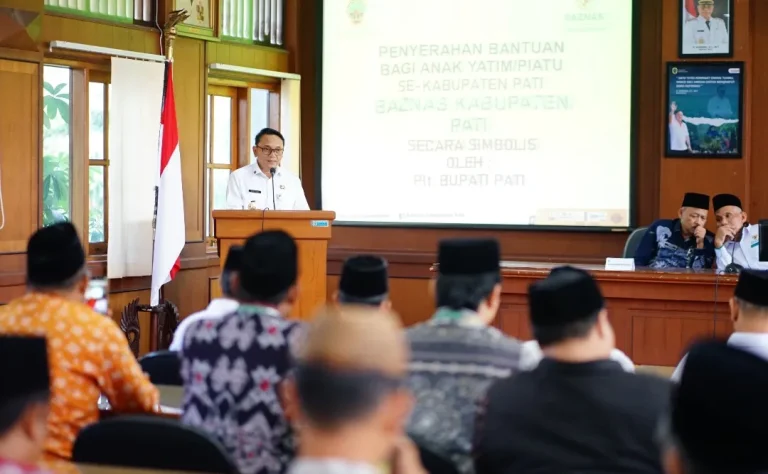Foto: Plt Bupati Pati Risma Ardhi Chandra penyerahan bantuan Baznas Kabupaten Pati yang digelar di Ruang Pragola Setda Kabupaten Pati.(Portalljateng/Hms)