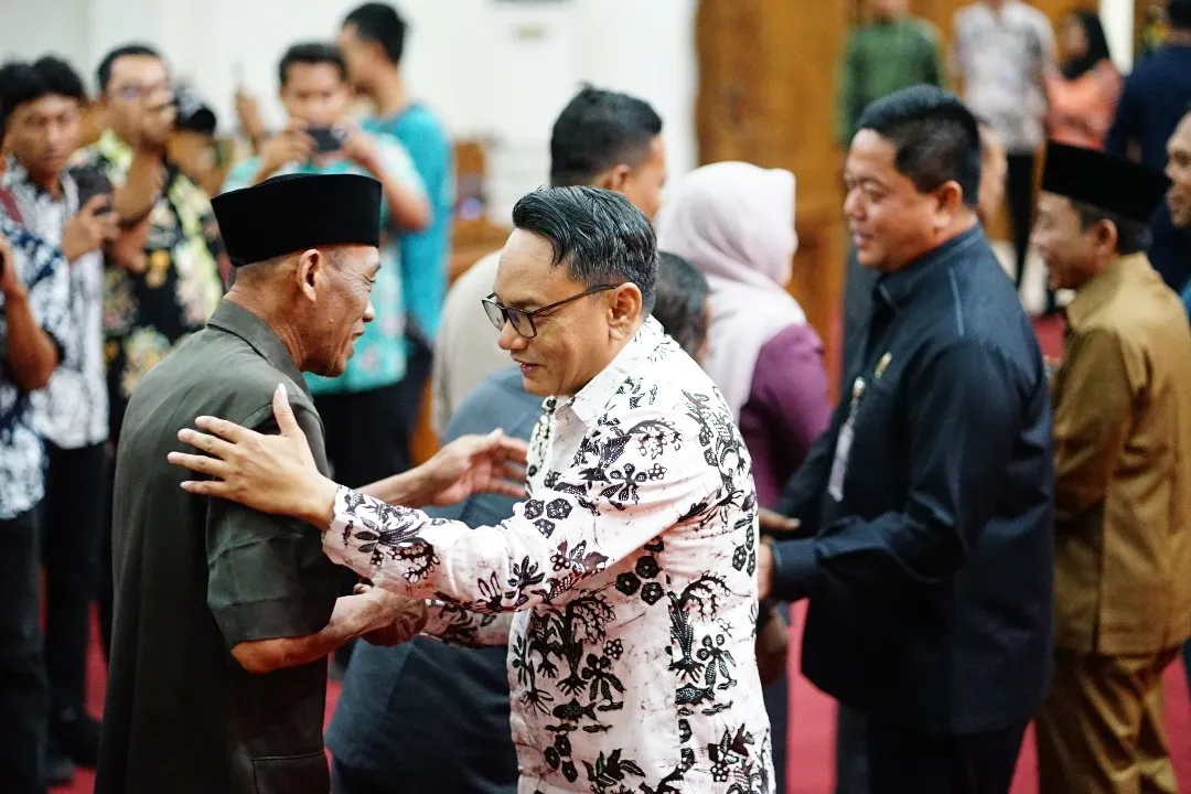 Foto: Plt Bupati Pati Risma Ardhi Chandra, hari ini menghadiri Rapat Paripurna dengan agenda Penyampaian Laporan Keterangan Pertanggungjawaban (LKPJ) Bupati Pati.(Portalljateng/Hms)