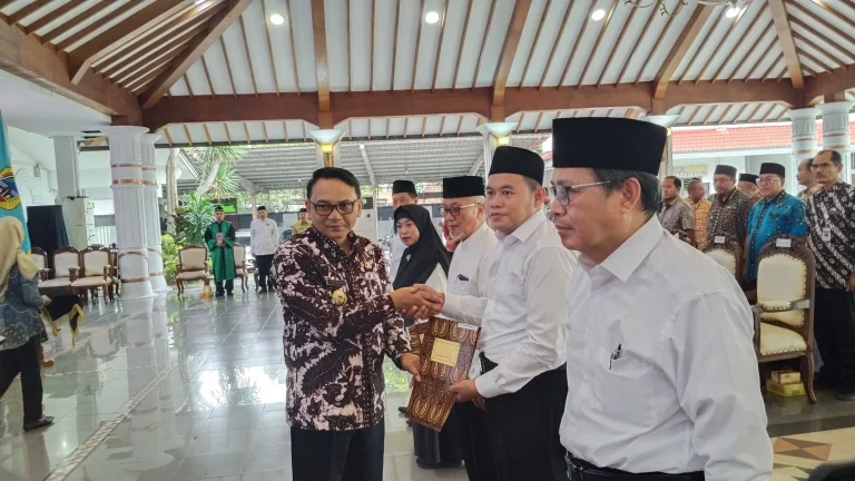 Foto: Pelaksana Tugas (Plt) Bupati Pati, Risma Ardhi Chandra melantik Pengurus Baznas Kabupaten Pati 2026-2031.(Portalljateng/ag)