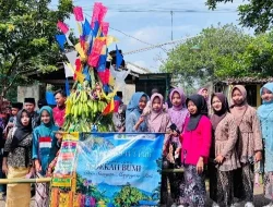Foto: Siswa MTsN 2 Pati memeriahkan tradisi Bersih Desa Soneyan, Kecamatan Margoyoso, Kabupaten Pati.(Portalljateng/Adm)