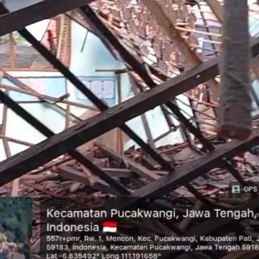 Foto: Kondisi SD Negeri 1 Mencon, Kecamatan Pucakwangi, Kabupaten Pati, dilaporkan ambruk pada Sabtu malam (11/4/2026).(Portalljateng/Adm)