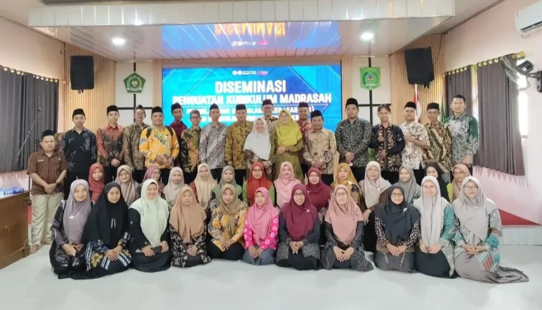 Foto: Kelompok Kerja Madrasah Tsanawiyah (KKMTs) 01 Pati sukses menggelar kegiatan Diseminasi Penguatan Kurikulum Madrasah.(Portalljateng/MTsN 1 Pati)