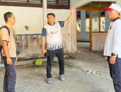 Foto: Plt Bupati Pati Risma Ardhi Chandra, hari ini, meninjau bekas kantor Satpol PP di Jalan RA Kartini, tepat di belakang Kantor Bupati Pati.(Portallhateng/Hms)