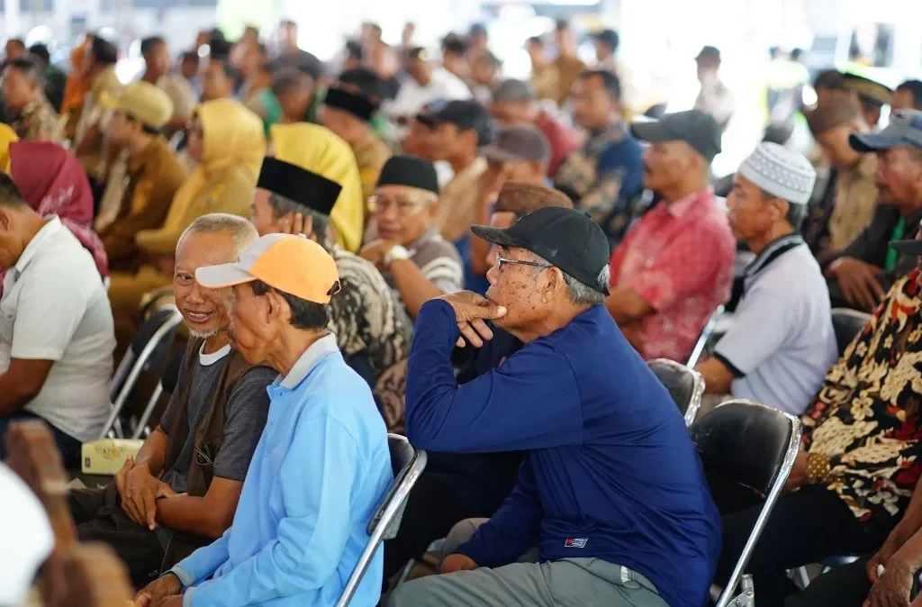 Foto: 6.700 Petani Pati Terima Bantuan Stimulan Puso di Pendopo Kab. Pati.(Portalljateng/Hms)