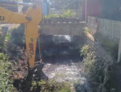 Giat DPUTR Pati Keruk Saluran Air di Pasar Porda Juwana